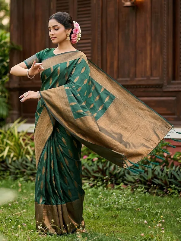 Magenta_Red_Banarasi_Silk_Zari_Border_Woven_Saree_For_Women