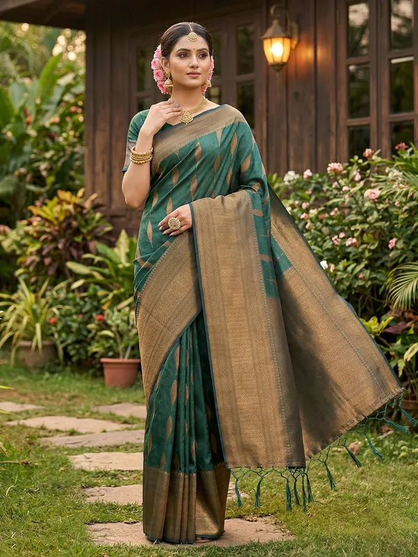Magenta_Red_Banarasi_Silk_Zari_Border_Woven_Saree_For_Women