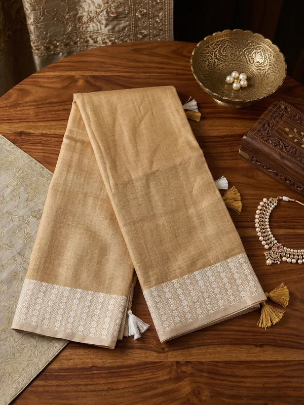 Mustard_Beige_Linen_Woven_Ethnic_Saree_For_Women