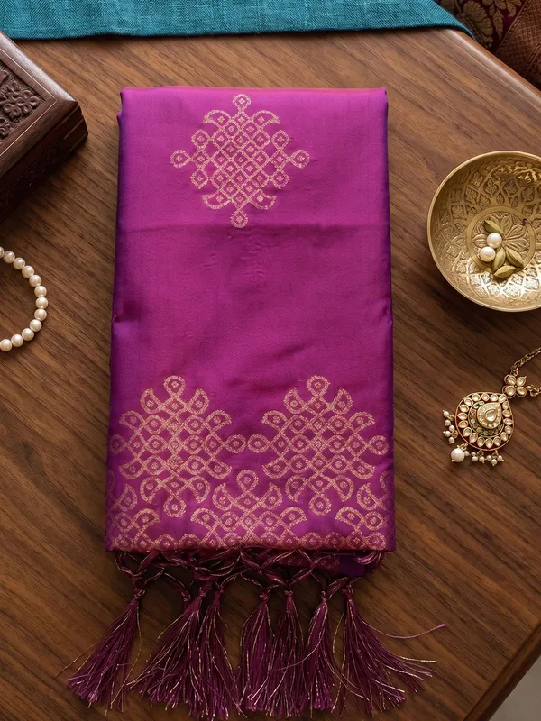 Magenta_Soft_Silk_Zari_Woven_Festive_Saree_For_Women