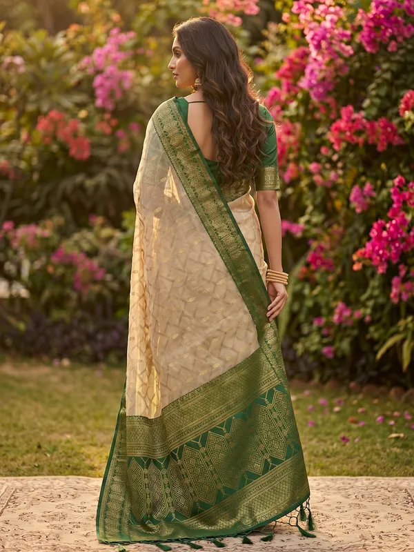 Dark_Green_Linen_Dark_Green_Border_Festive_Saree_For_Women