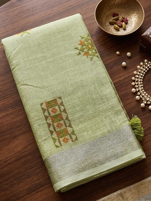 Light_Green_Linen_Floral_Embroidery_Tassel_Saree_For_Women