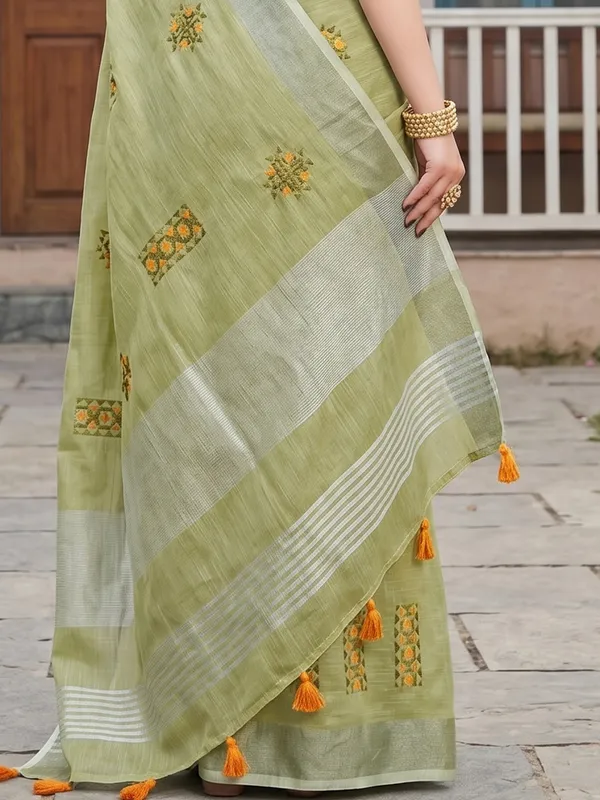 Light_Green_Linen_Floral_Embroidery_Tassel_Saree_For_Women