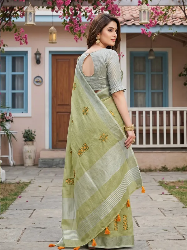 Light_Green_Linen_Floral_Embroidery_Tassel_Saree_For_Women