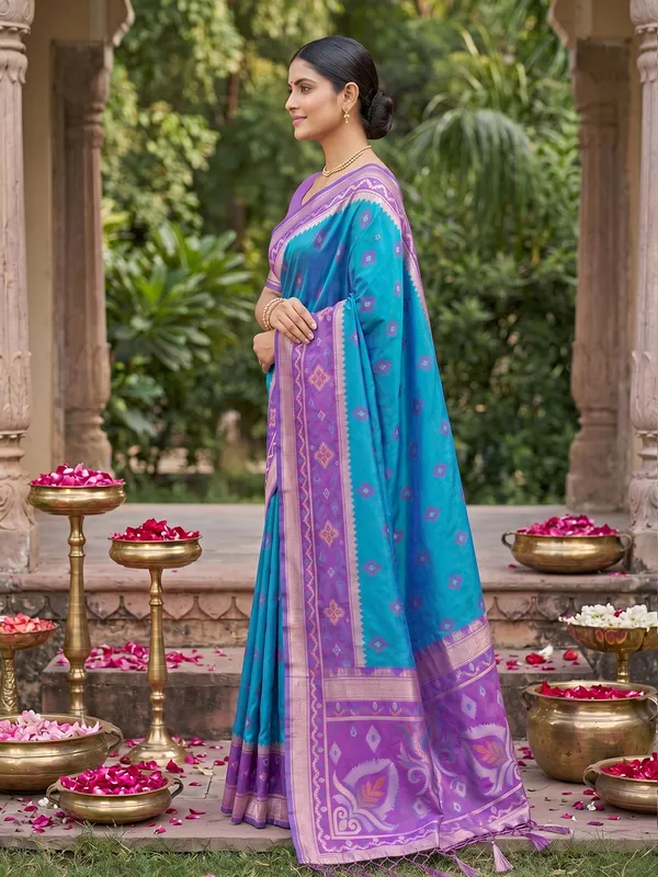Blue_Pochampalli_Silk_Ikkat_Woven_Saree_For_Women