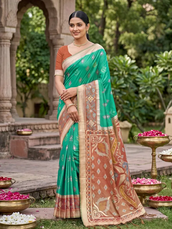 Green_Pochampalli_Silk_Ikat_Woven_Saree_For_Women