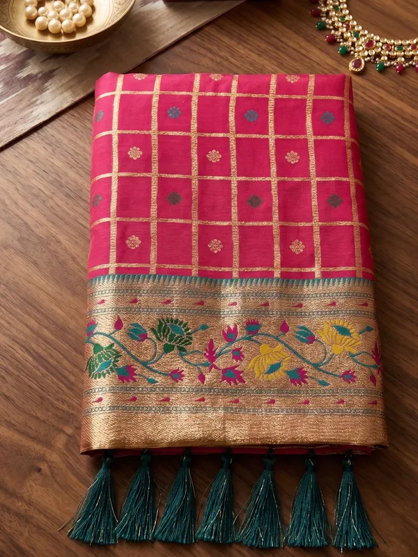 Red_Banarasi_Silk_Zari_Check_Saree_For_Women