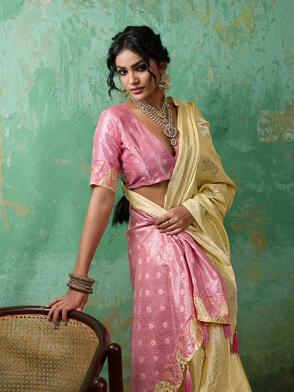 Yellow_Pink_Cotton_Silk_Floral_Buti_Saree_For_Women