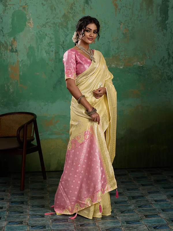 Yellow_Pink_Cotton_Silk_Floral_Buti_Saree_For_Women