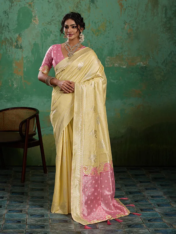 Yellow_Pink_Cotton_Silk_Floral_Buti_Saree_For_Women