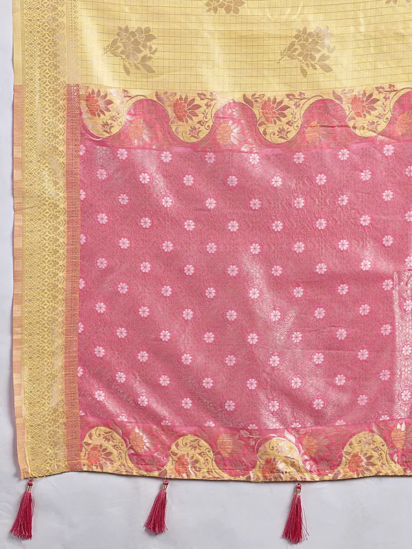 Yellow_Pink_Cotton_Silk_Floral_Buti_Saree_For_Women