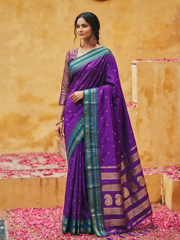 Violet_Green_Soft_Silk_Zari_Border_Woven_Saree_For_Women