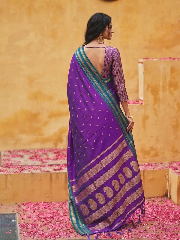 Violet_Green_Soft_Silk_Zari_Border_Woven_Saree_For_Women