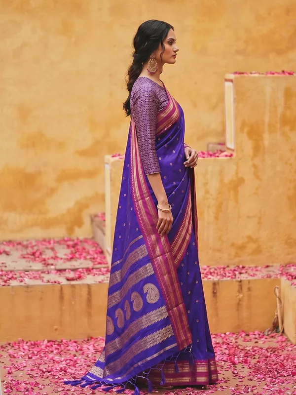 Blue_Red_Soft_Silk_Zari_Border_Woven_Saree_For_Women