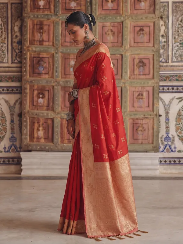 Red_Banarasi_Soft_Silk_Zari_Border_Woven_Saree_For_Women