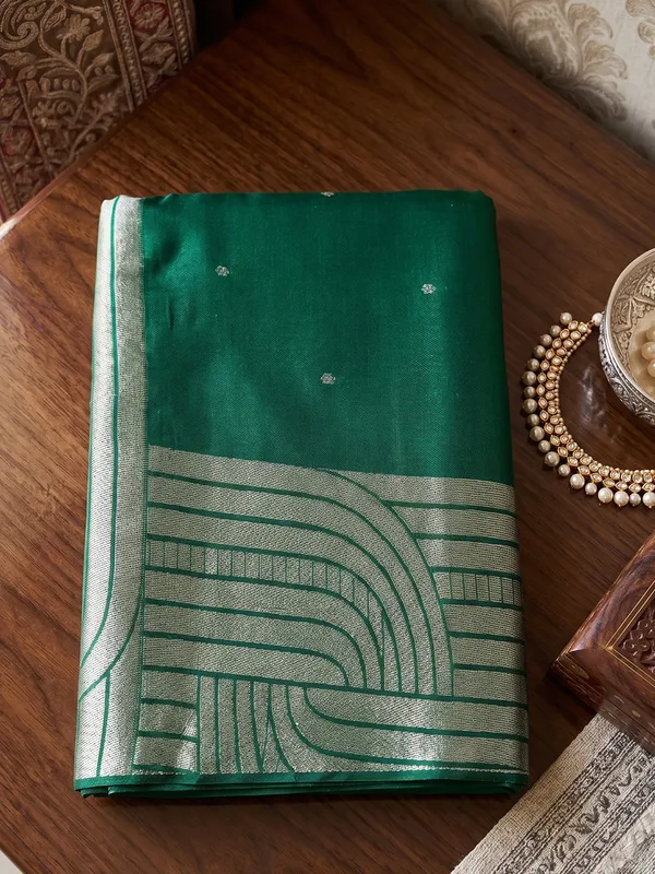 Green_Art_Silk_Festive_Ethnic_Saree_For_Women
