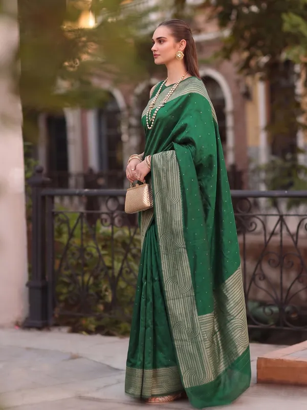 Green_Art_Silk_Festive_Ethnic_Saree_For_Women