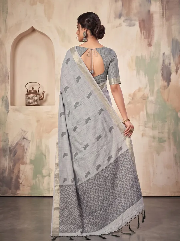 Grey_Linen_Geometric_Woven_Saree_For_Women