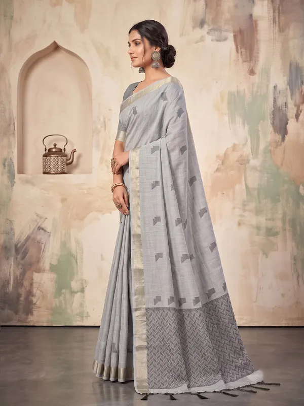 Grey_Linen_Geometric_Woven_Saree_For_Women