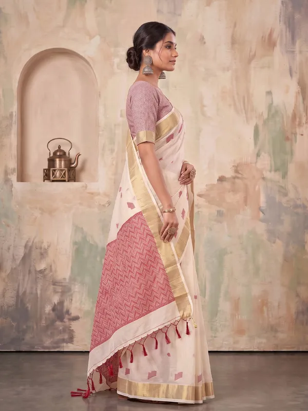 Off_White_Linen_Geometric_Saree_For_Women