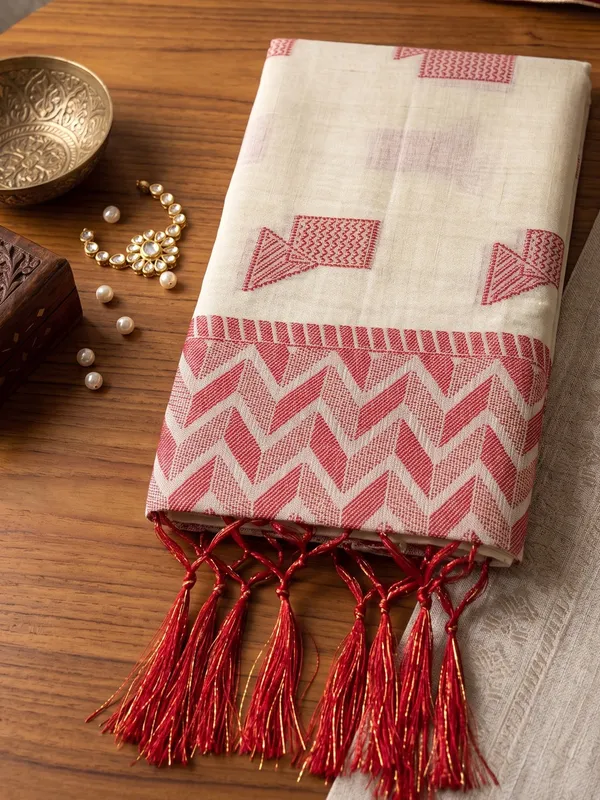 Off_White_Linen_Geometric_Saree_For_Women