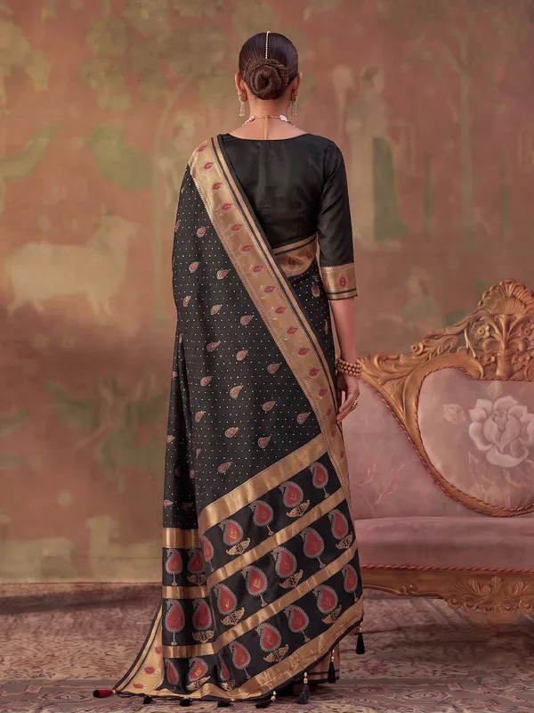 Black_Soft_Silk_Paisley_Woven_Saree_For_Women