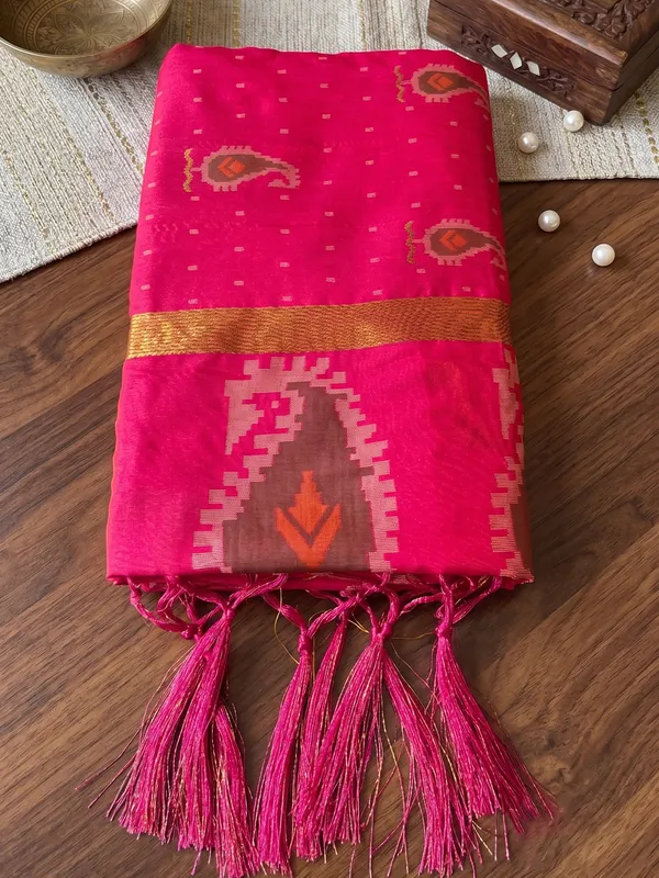 Rani_Pink_Soft_Silk_Paisley_Woven_Saree_For_Women