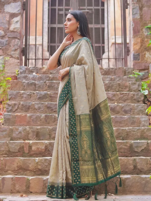 Beige_Olive_Green_Premium_Cotton_Woven_Saree_For_Women