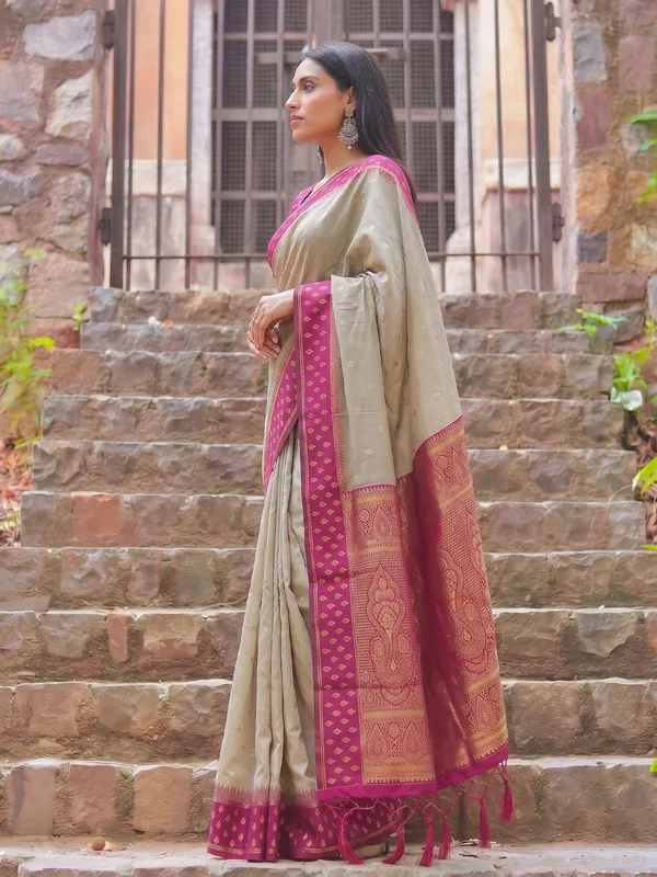 Beige_Rani_Pink_Premium_Cotton_Woven_Saree_For_Women
