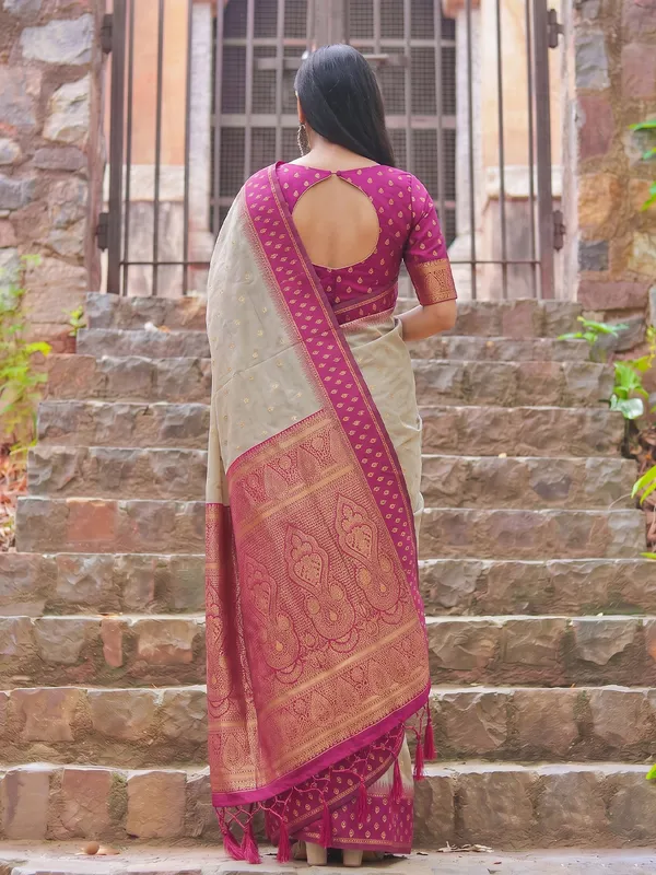 Beige_Rani_Pink_Premium_Cotton_Woven_Saree_For_Women