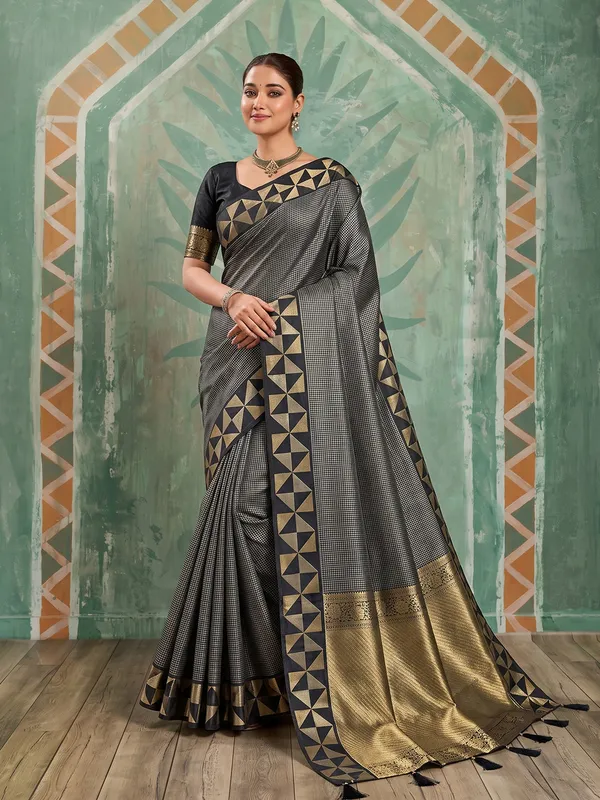 Black_Art_Silk_Checkered_Saree_For_Women