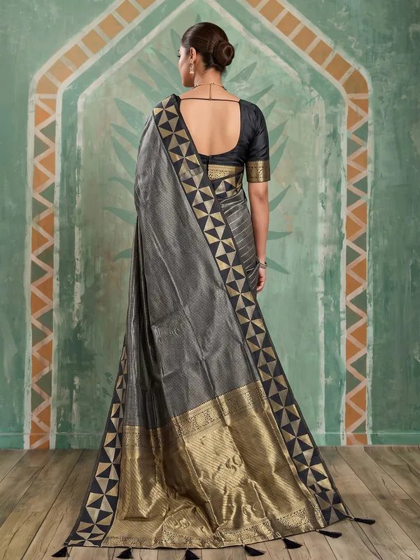 Black_Art_Silk_Checkered_Saree_For_Women