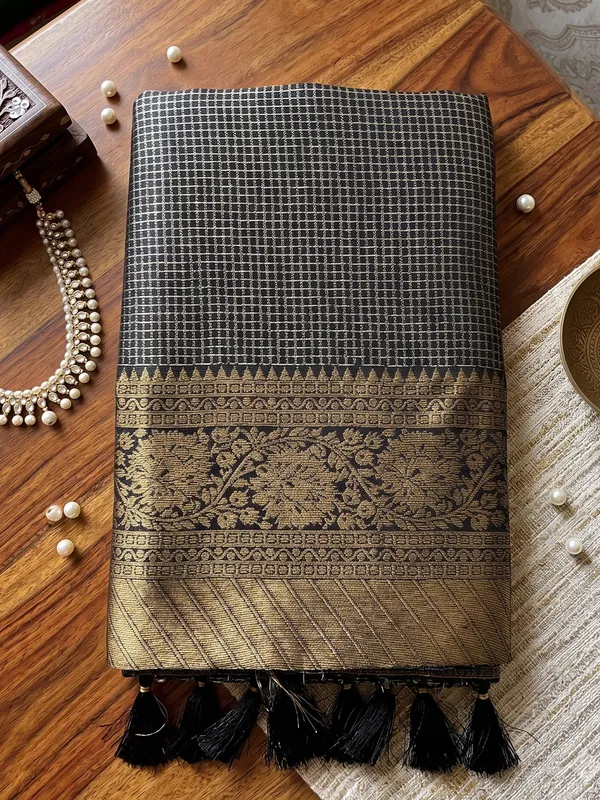 Black_Art_Silk_Checkered_Saree_For_Women