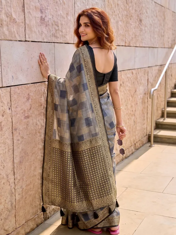 Grey_Black_Pure_Cotton_Zari_Border_Saree_For_Women