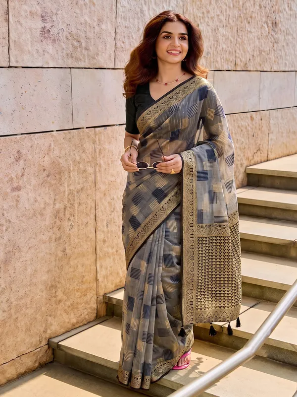 Grey_Black_Pure_Cotton_Zari_Border_Saree_For_Women