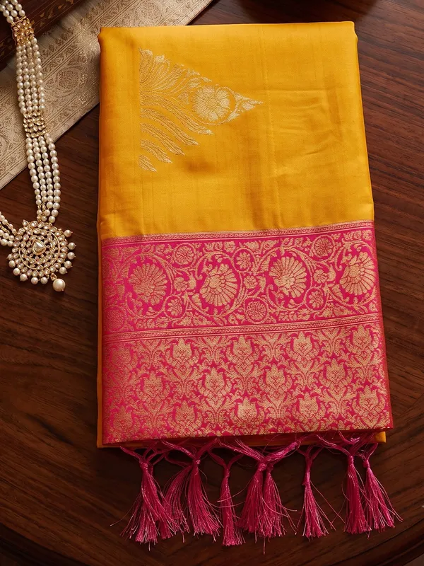 Orange_Pink_Soft_Silk_Woven_Saree_For_Women