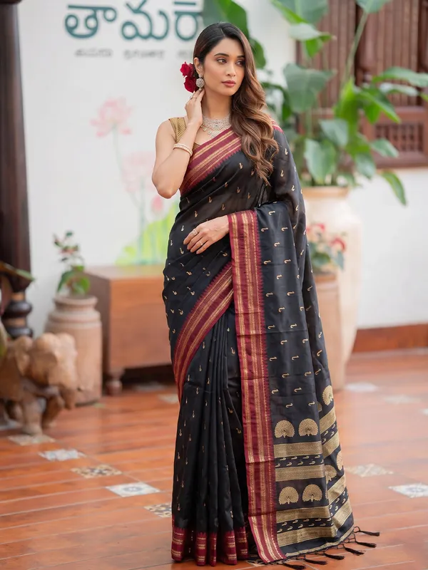 Black_Soft_Silk_Gold_Motif_Saree_For_Women