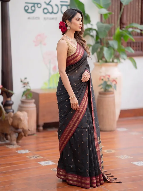 Black_Soft_Silk_Gold_Motif_Saree_For_Women