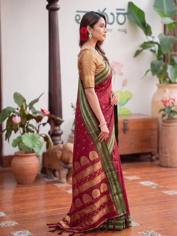 Maroon_Soft_Silk_Gold_Motif_Woven_Saree_For_Women