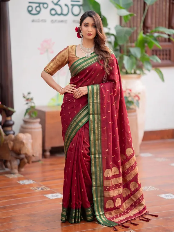 Maroon_Soft_Silk_Gold_Motif_Woven_Saree_For_Women