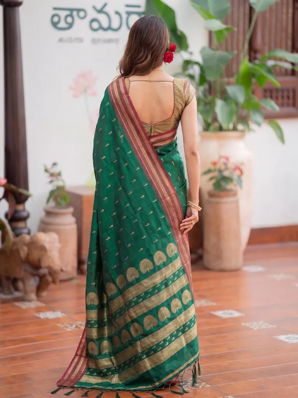 Emerald_Green_Soft_Silk_Woven_Saree_For_Women
