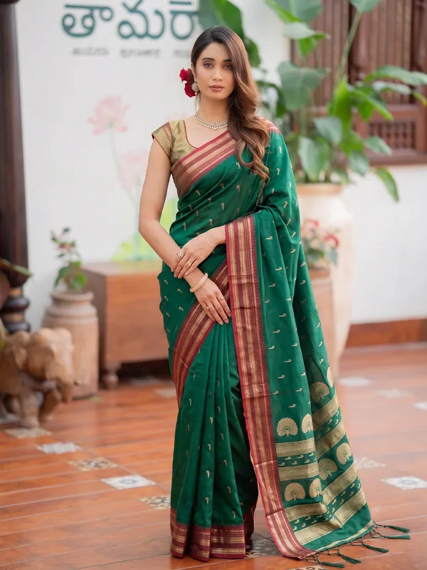 Emerald_Green_Soft_Silk_Woven_Saree_For_Women