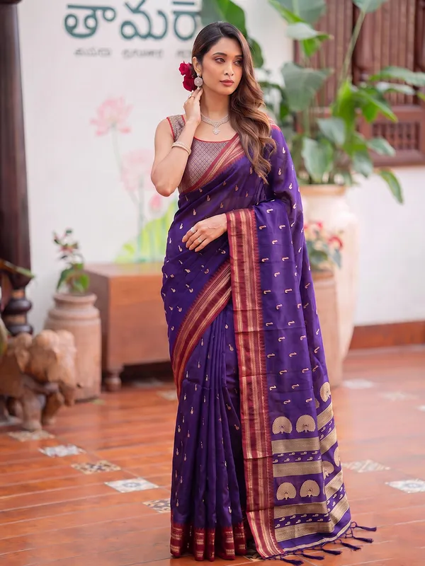 Purple_Soft_Silk_Gold_Motif_Woven_Saree_For_Women