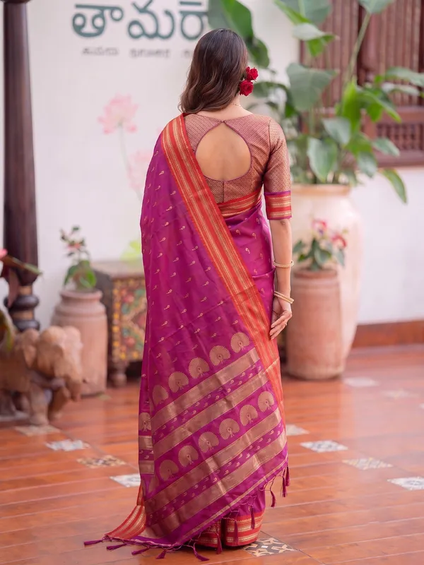 Magenta_Pink_Soft_Silk_Gold_Motif_Saree_For_Women