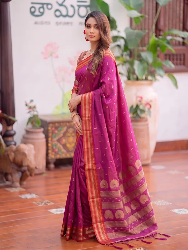 Magenta_Pink_Soft_Silk_Gold_Motif_Saree_For_Women
