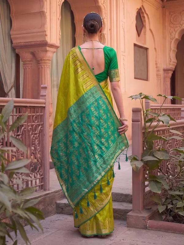 Mehendi_Green_Soft_Silk_Zari_Border_Saree_For_Women