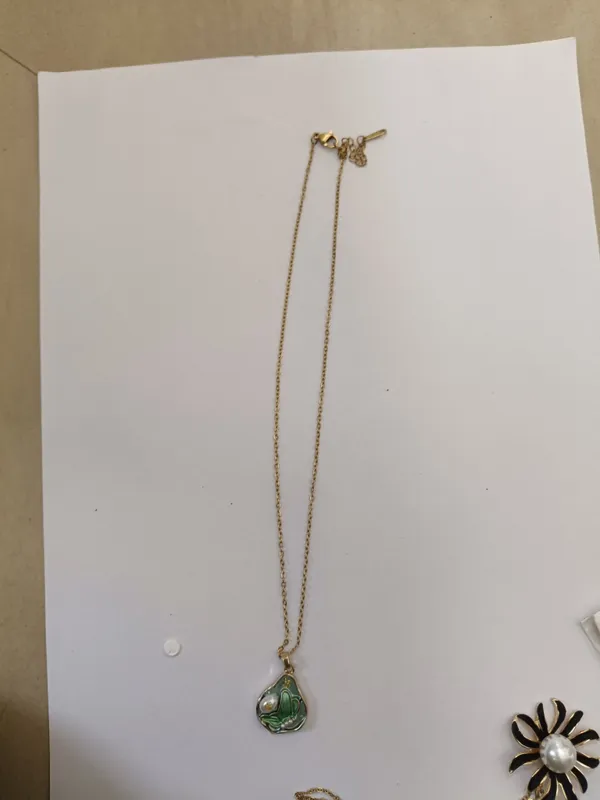Green_Stone_Pendant_Necklace_For_Women