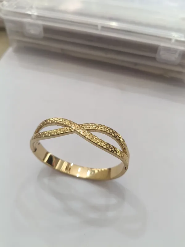 Gold_Tone_Intertwined_Bangle_For_Women