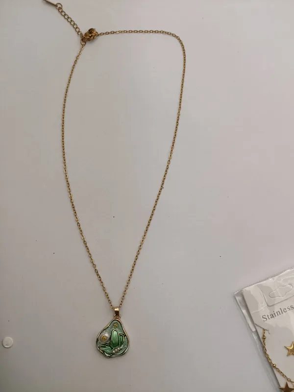 Gold_Tone_Green_Pendant_Necklace_For_Women