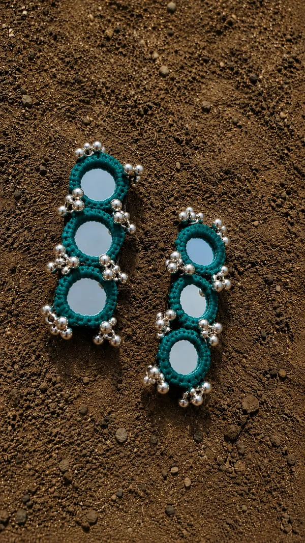 Handcrafted_Teal_Beaded_Hair_Pin_with_Mirror_&_Silver_Bead_Detailing